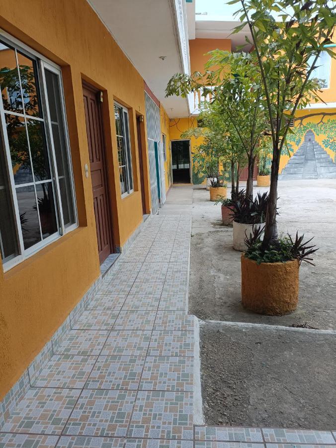 Hotel Y Restaurante Casa Jardines San Benito Esterno foto